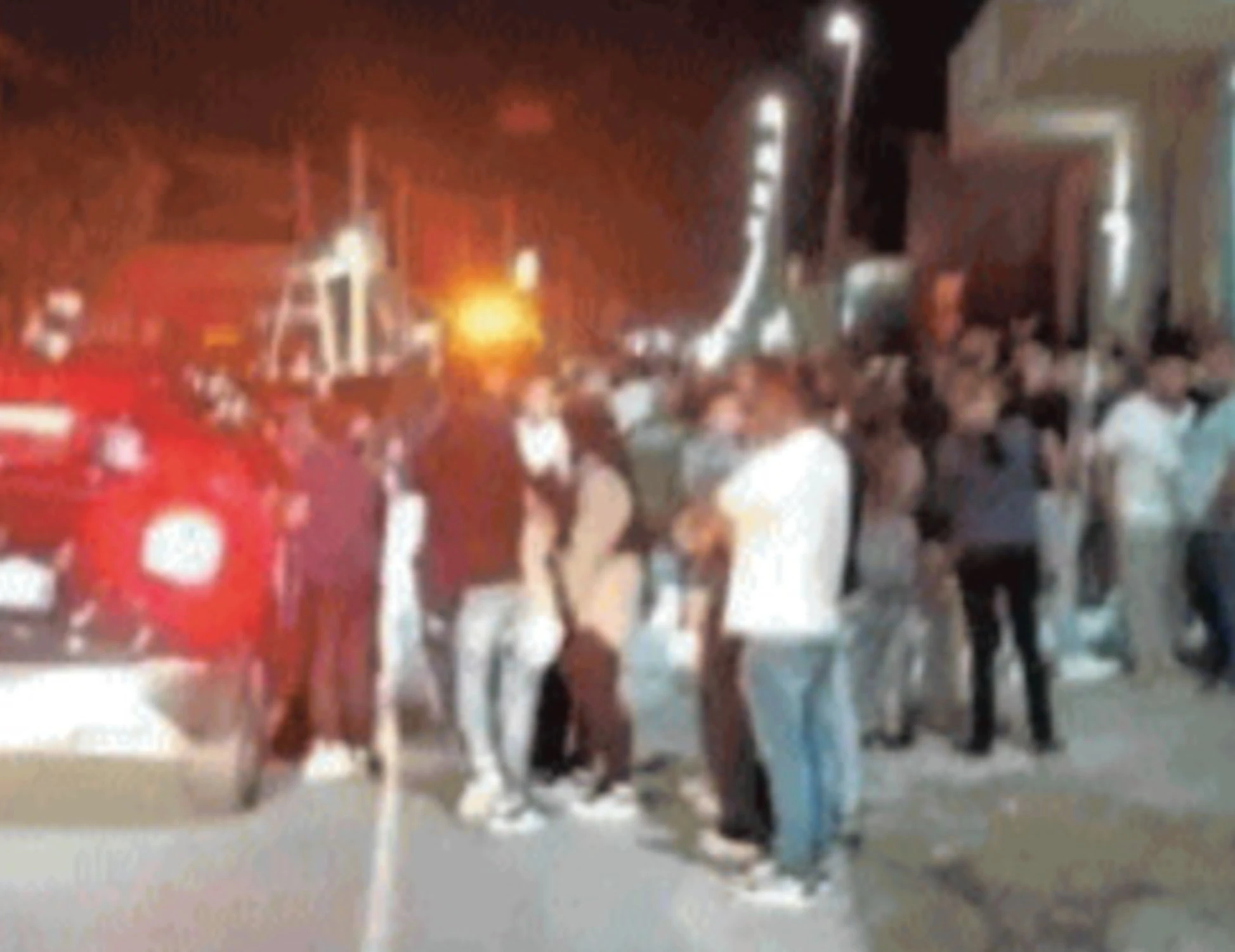 Marsala, gente in strada a caccia degli svaligiatori di case