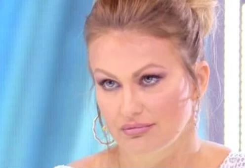 Domenica Live, Eva Henger spaventa Barbara D'Urso in diretta: "Ho sentito una cosa". Operazione urgente