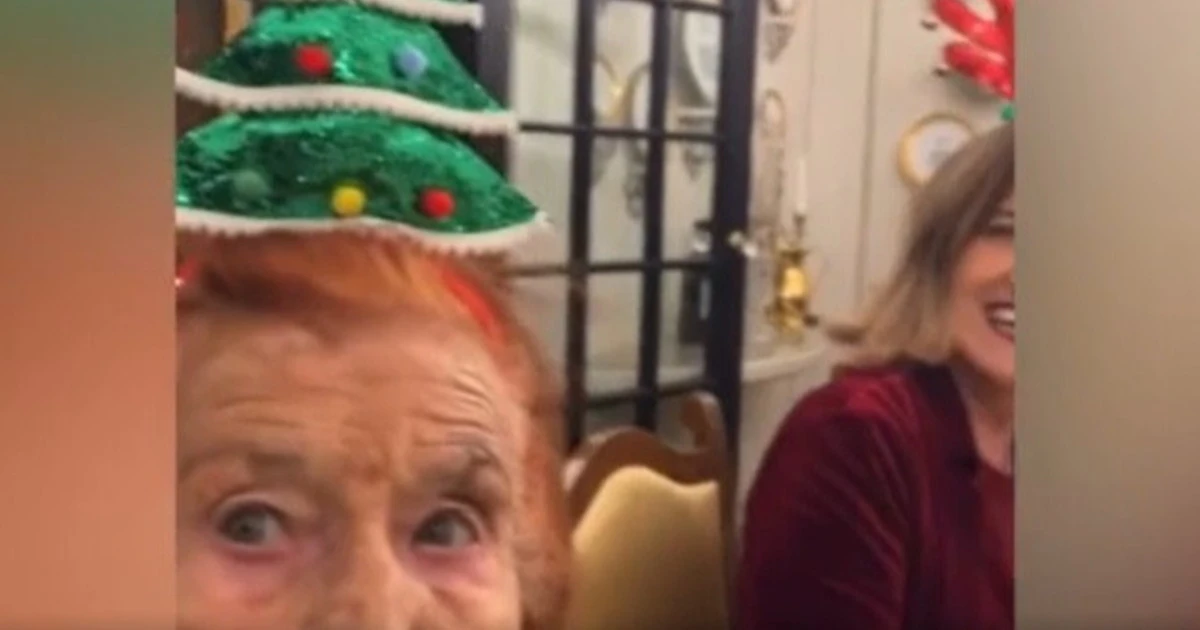 Daniela Santanchè, vietato essere ricchi: ricoperta di insulti per il centrotavola, la miseria dei rosiconi