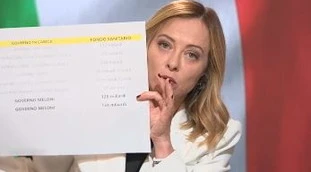 Dritto e Rovescio, Meloni mostra in tv il foglio che spiana la sinistra prima del voto