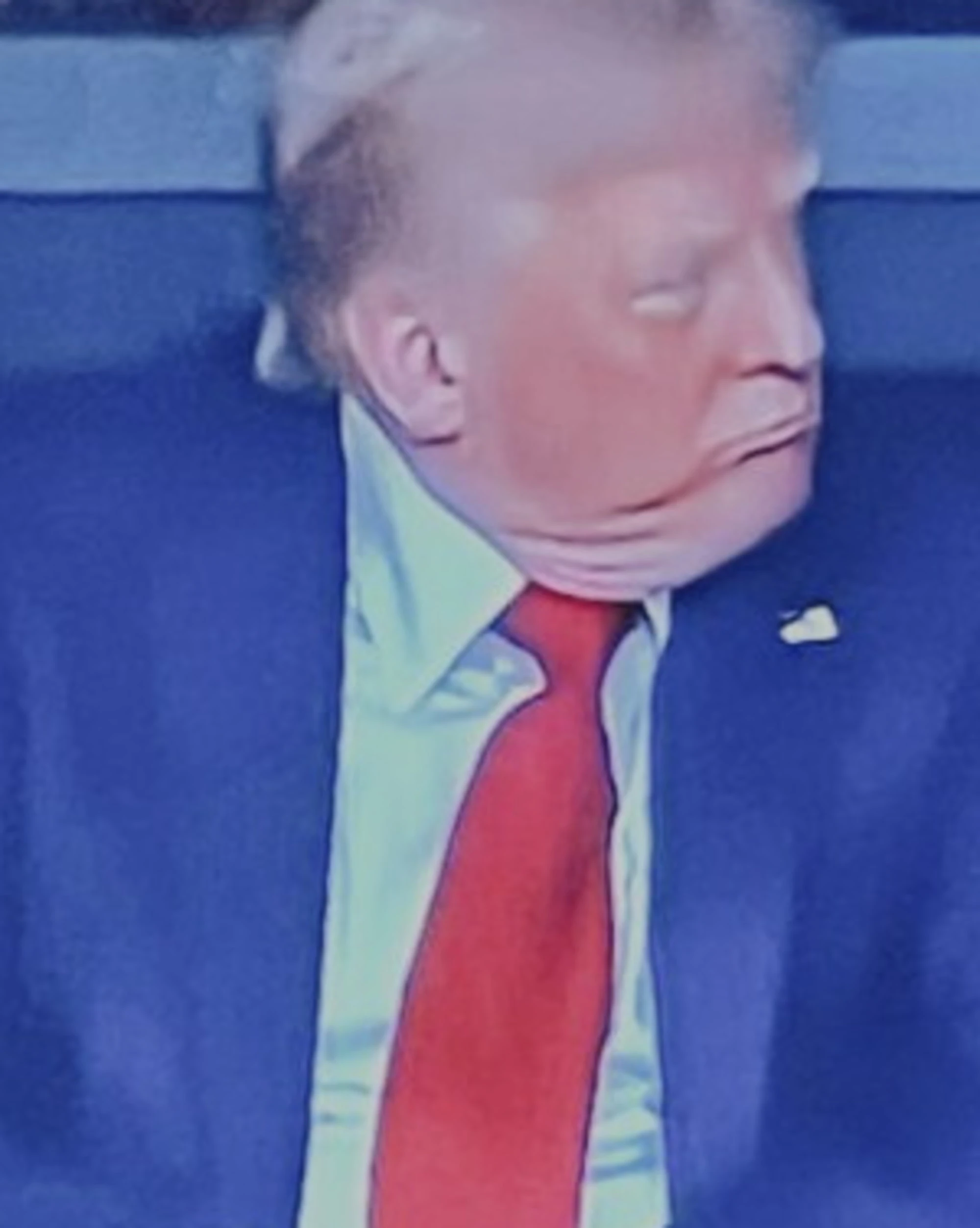 Donald Trump, la foto delle sue caviglie sconvolge il mondo: mistero sulla sua salute