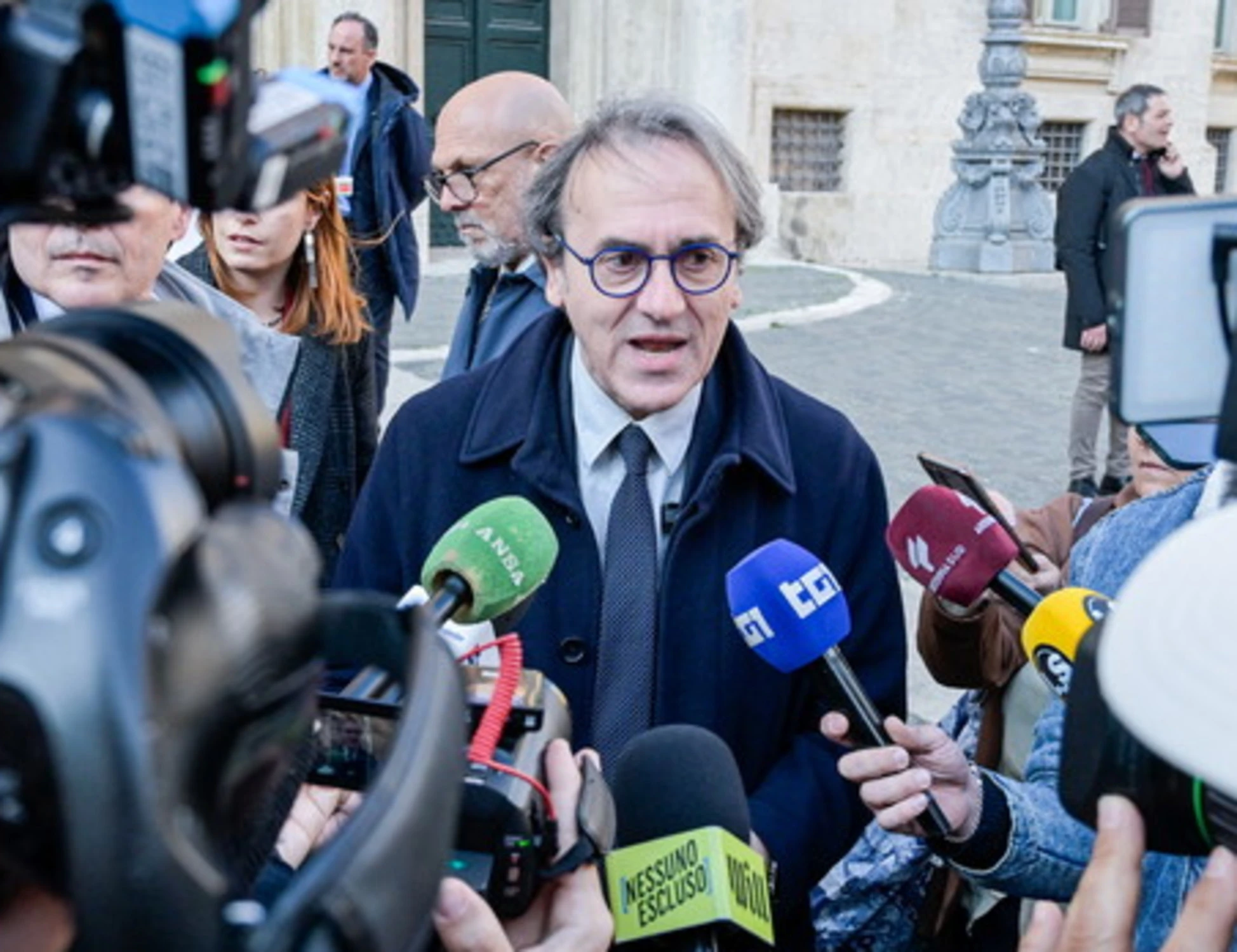  Bonelli, delirio contro Meloni e il Corriere della Sera lo gela: "Addirittura?"