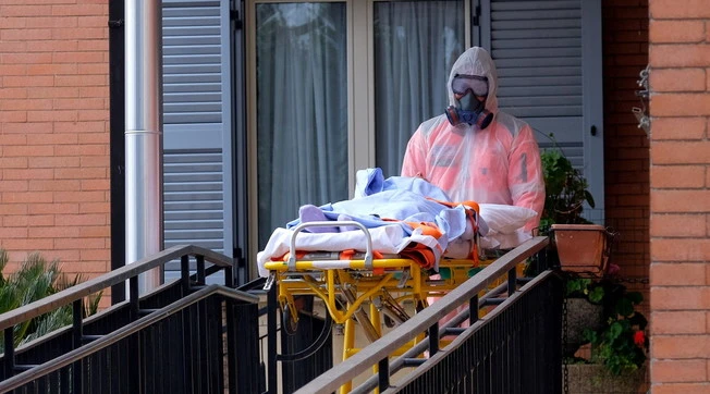 Coronavirus, "40mila morti a febbraio e lockdown di due mesi, subito". Scenario sconcertante