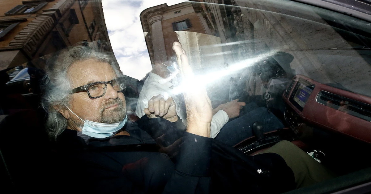 Beppe Grillo, il retroscena: "Furibondo con Giuseppe Conte, ha preso il trolley e se ne è andato"