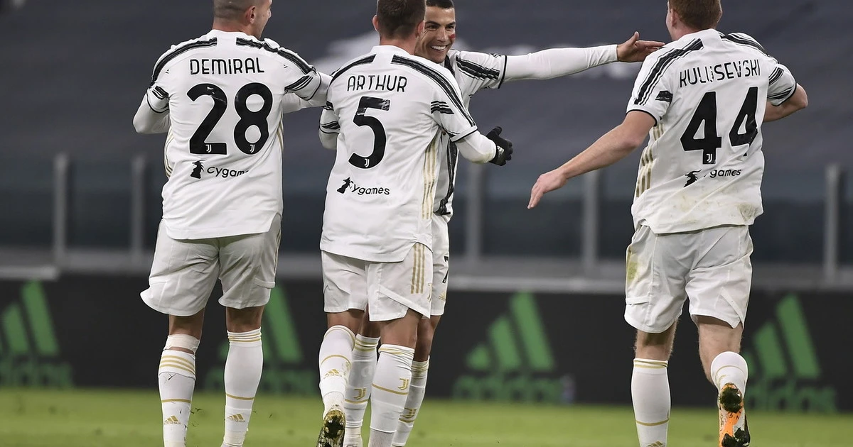 Juventus, ci pensa sempre Cristiano Ronaldo: Cagliari battuto con una doppietta, segnali di crescita