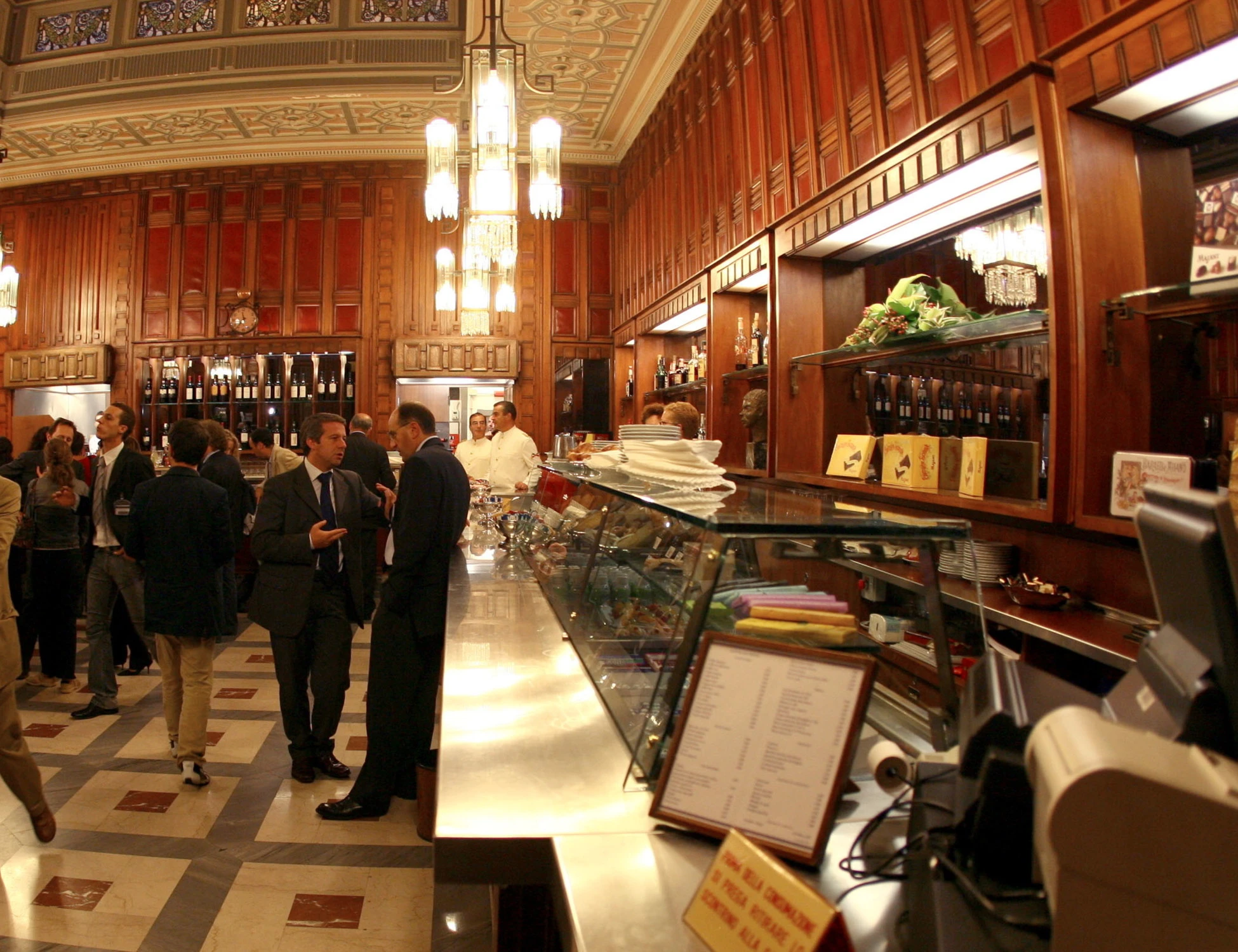 Camera, il costo della buvette schizza alle stelle: quanto paghiamo (noi)