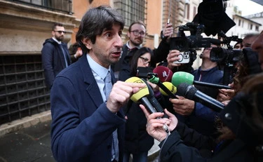 https://media.liberoquotidiano.it/6d28PjFEVOKmpIEkwIyCIRQM-DoMF2dCs6Hca6jDVRQ/width:800/quality:90/aW1hZ2VzLzIwMjYvMDUvMjgvMDcwMjU5OTA3LTQ0MGYwNGY5LTlkYzUtNGFiOS04ODFkLTI2MWU4OTAyYzJiYi5qcGc.webp