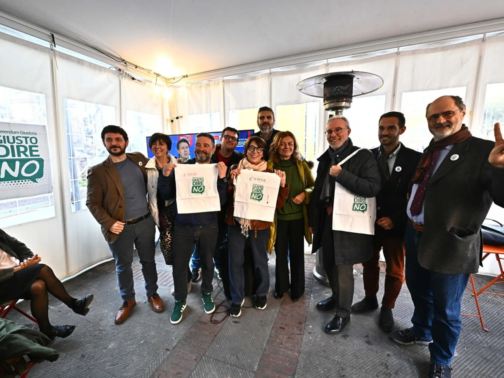 Leggi l'articolo: Traveggole a sinistra dopo il voto: ecco le peggiori sparate, non hanno capito niente...