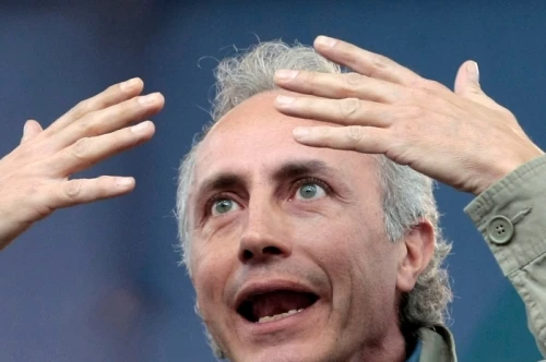 Travaglio: "I giornali saltano sul carro del vincitore Renzi". Ma da che pulpito...