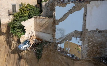 Niscemi, crolla una palazzina di tre piani: ci sono altri edifici in bilico