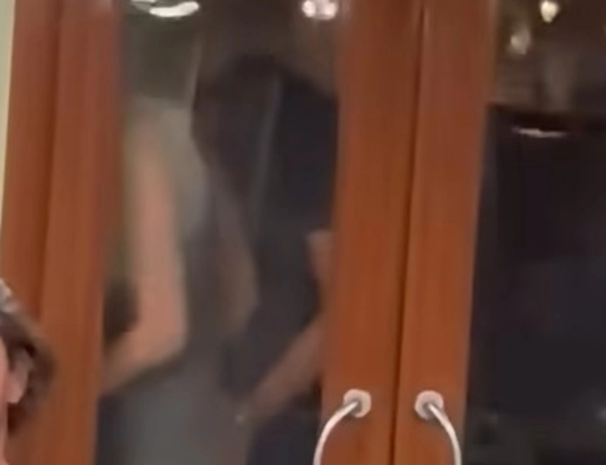 Venezia, sesso in vaporetto e imbarazzo tra i presenti: il video virale sui social