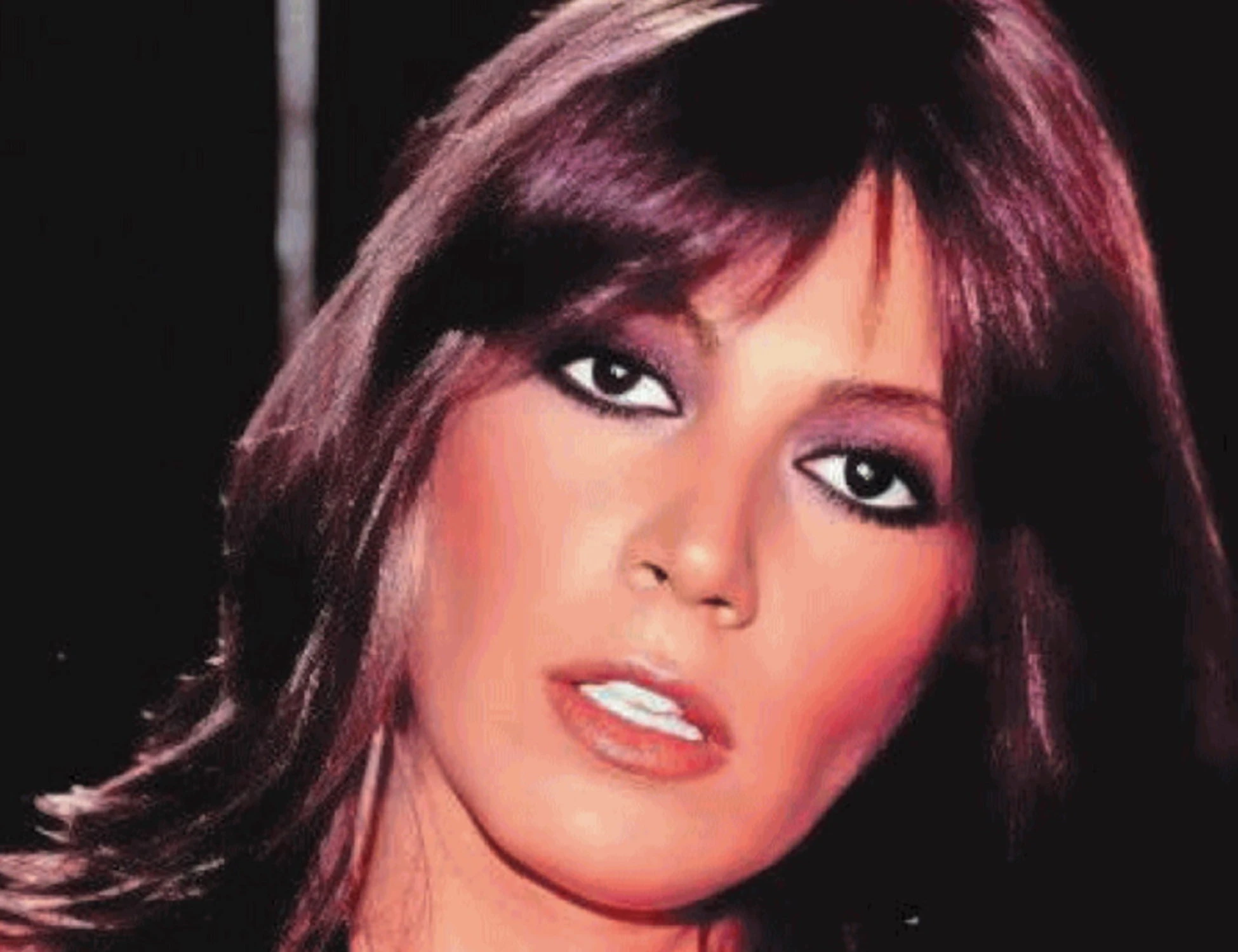 Viola Valentino: "'Comprami' mi rese famosa ma adesso mi annoia cantarla. Sono una psichiatra mancata"