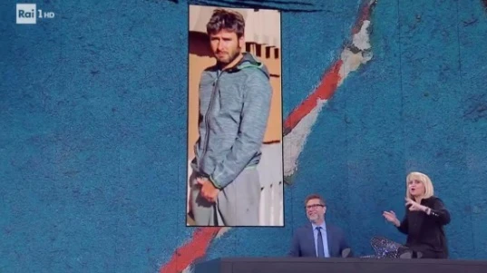 Che tempo che fa, Alessandro Di Battista si strizza i gioielli di famiglia? Luciana Littizzetto lo umilia così