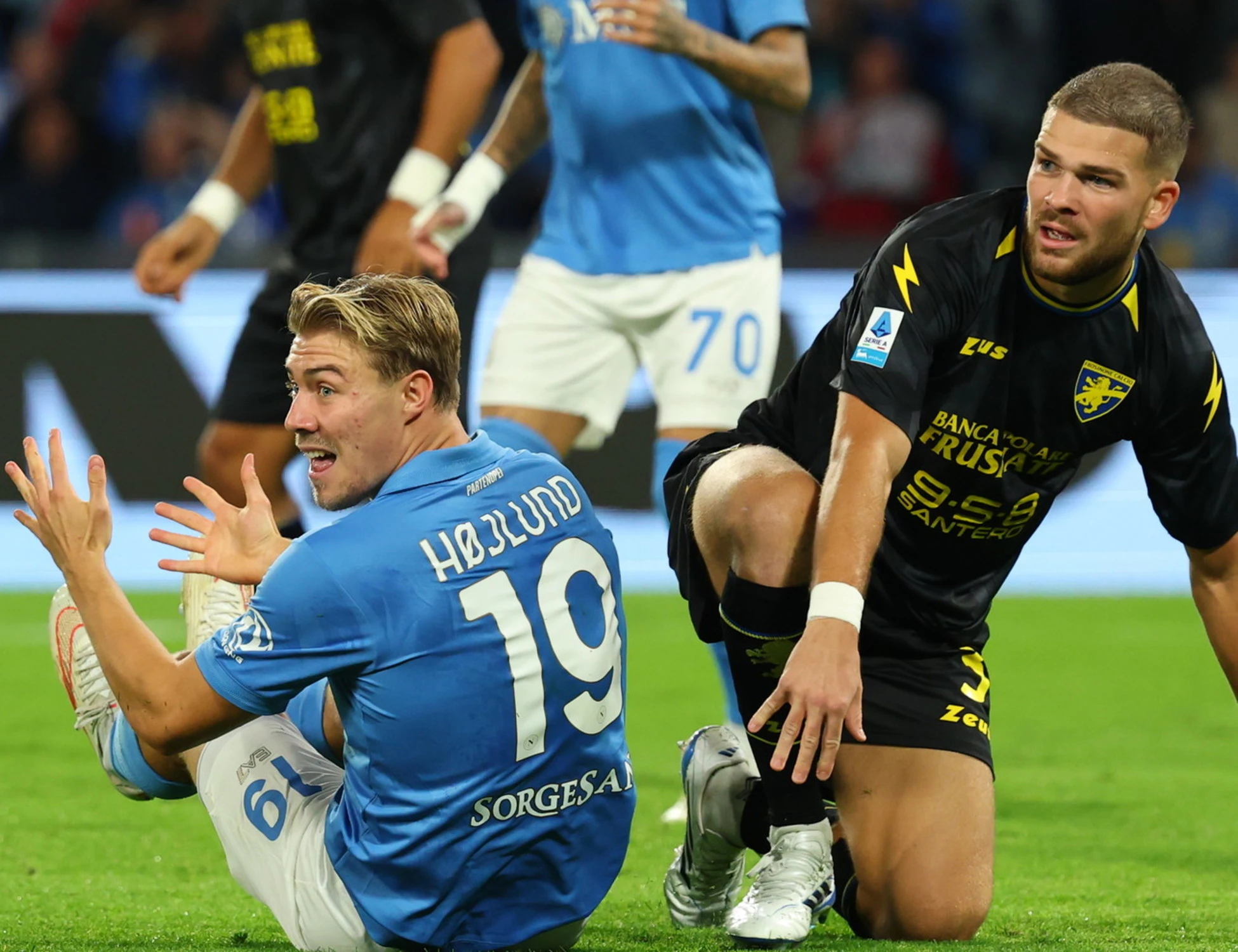 Il Napoli travolge il Frosinone 3 a 0, Allegri  ritrova i 3 punti