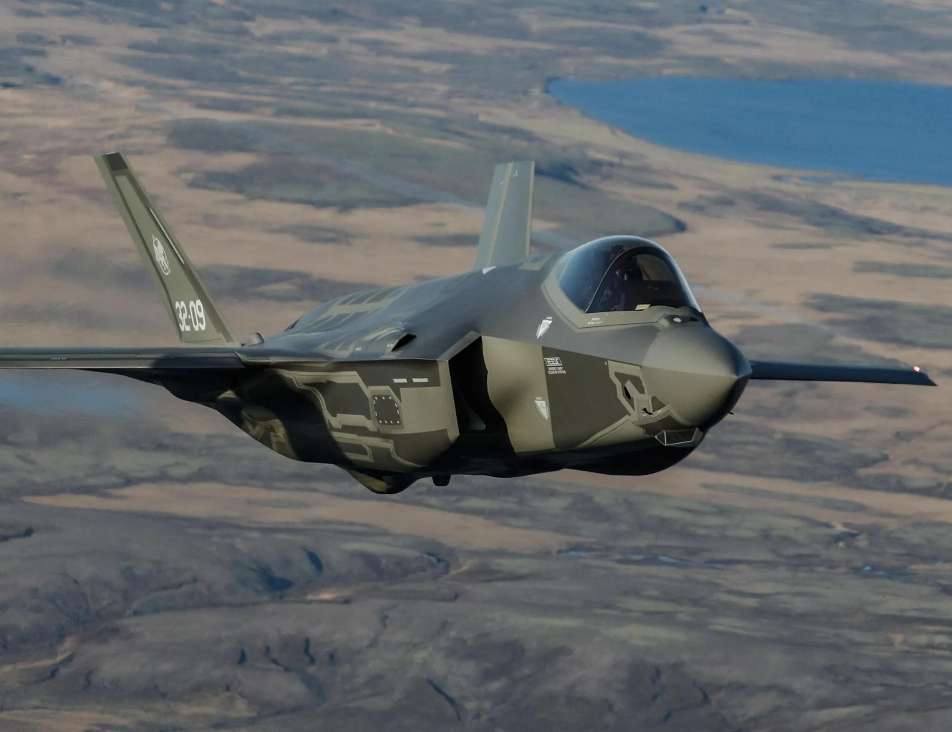 Leggi l'articolo: "Lanciato l'Alpha Scramble". Jet italiani entrano in azione e mandano via il caccia di Putin