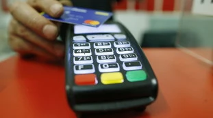 Cashback di Stato, soldi finiti e rischio bonus dimezzato: brutta sorpresa per gli italiani a febbraio 