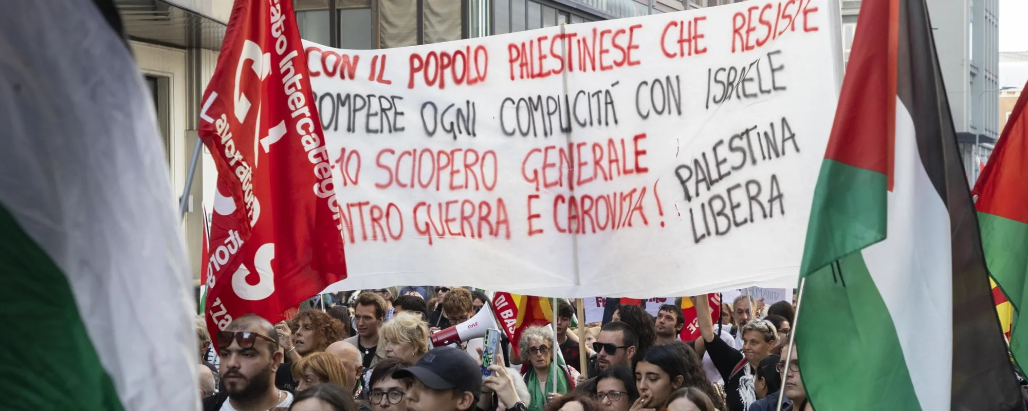 Chi finanzia l'associazione amica del Pd: imbarazzo rosso (da 60mila euro)