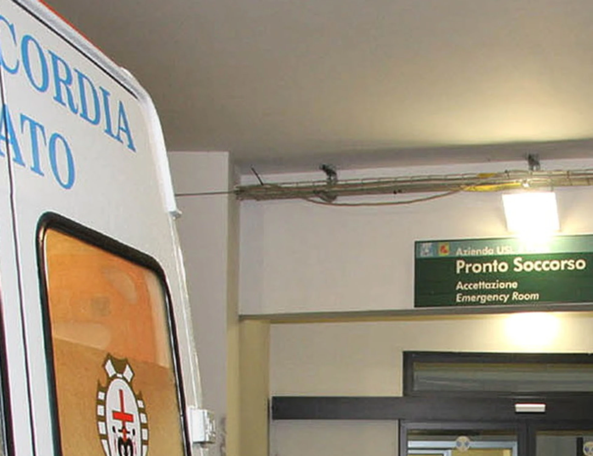 Prato, indagato l'agente che ha sparato al detenuto marocchino in ospedale: scoppia un altro caso
