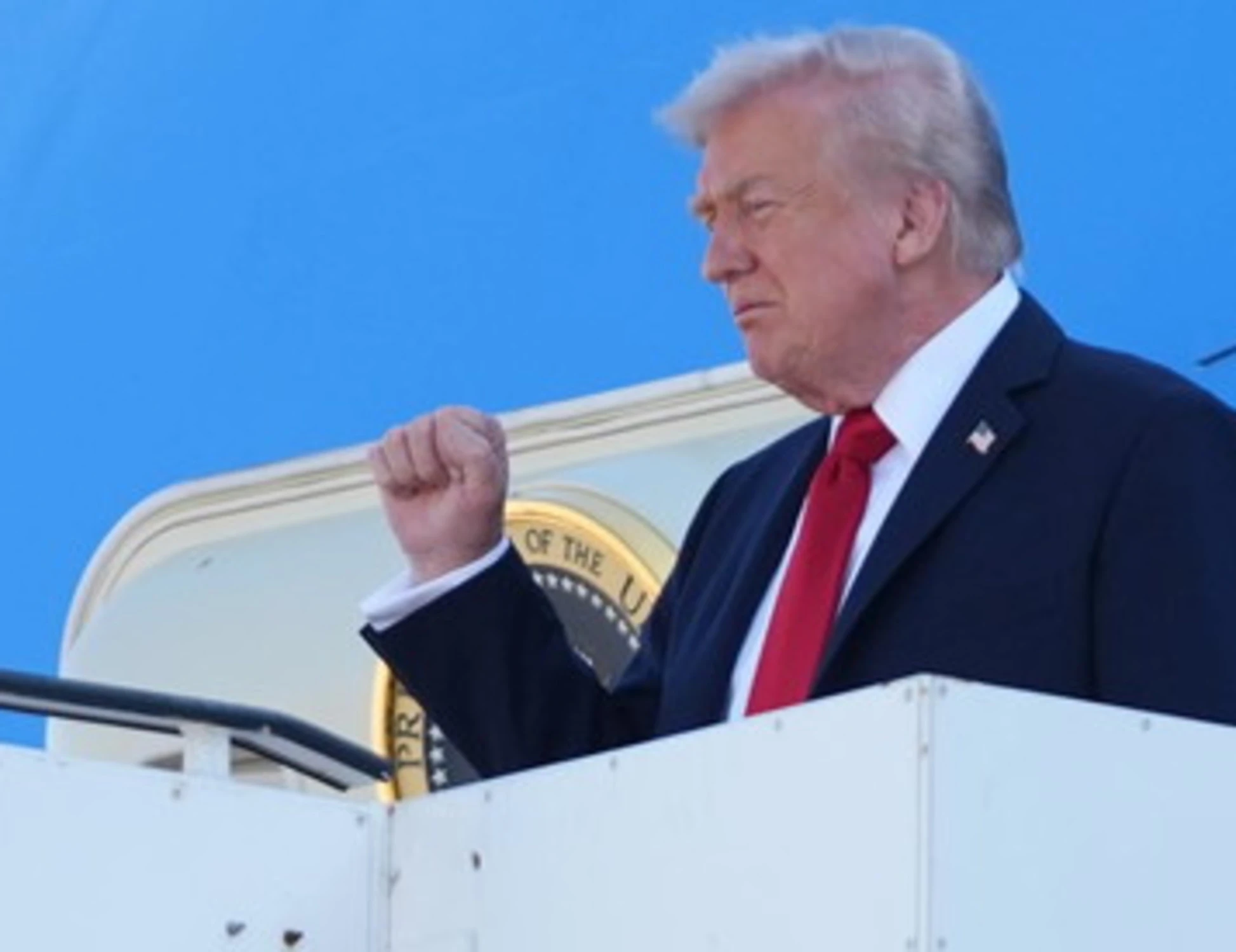 Donald Trump ora vuole la pace a Kiev: panico a sinistra