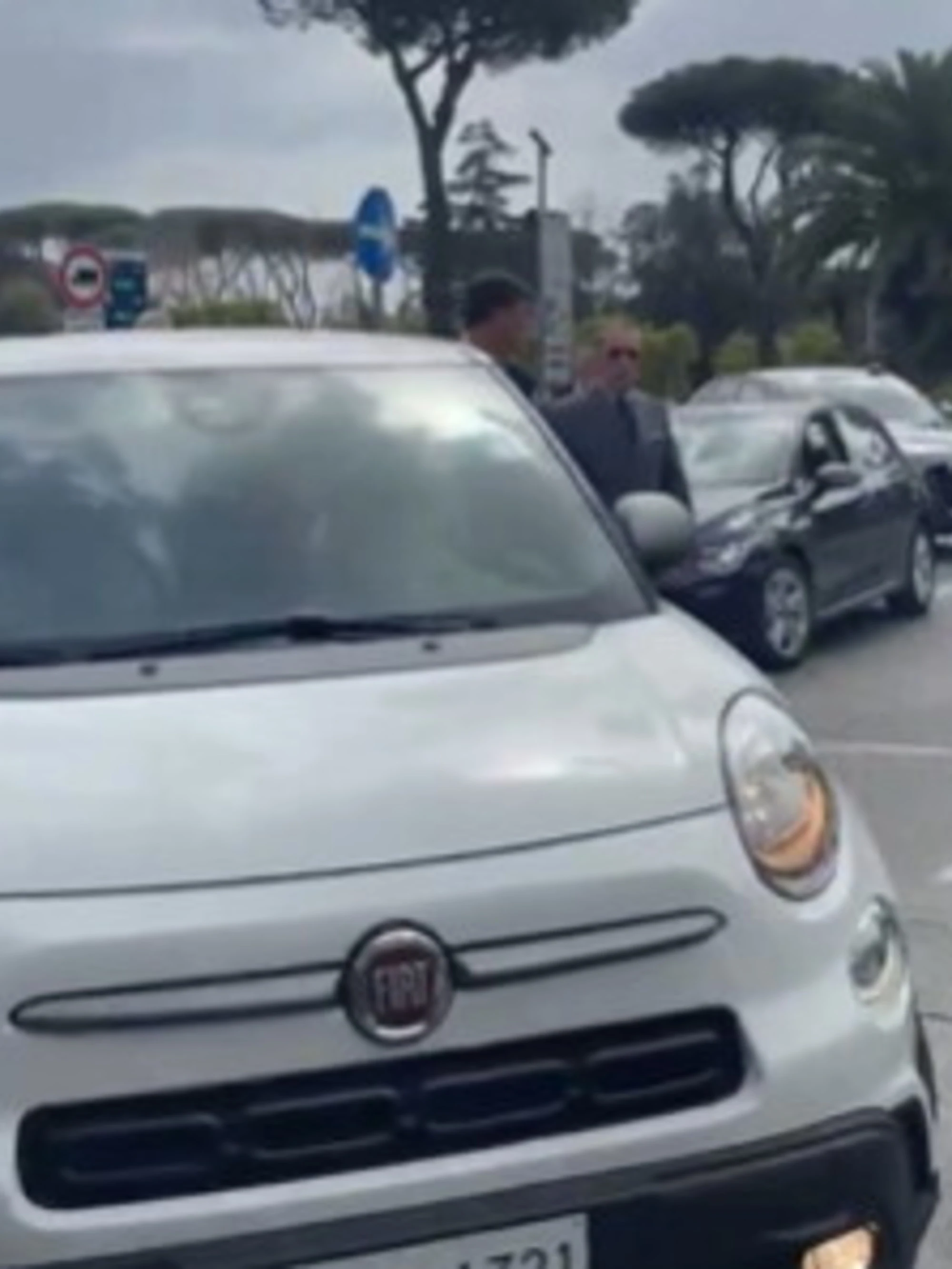 Papa Francesco, "cos'aveva in mano in auto". Il giallo del percorso: caos totale a Roma