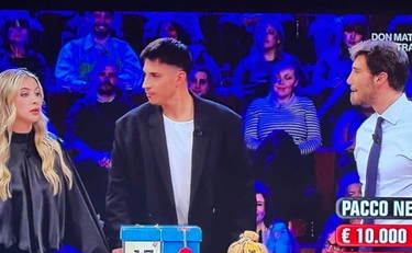 Affari tuoi, Enrico umiliato: "Morti di fame"