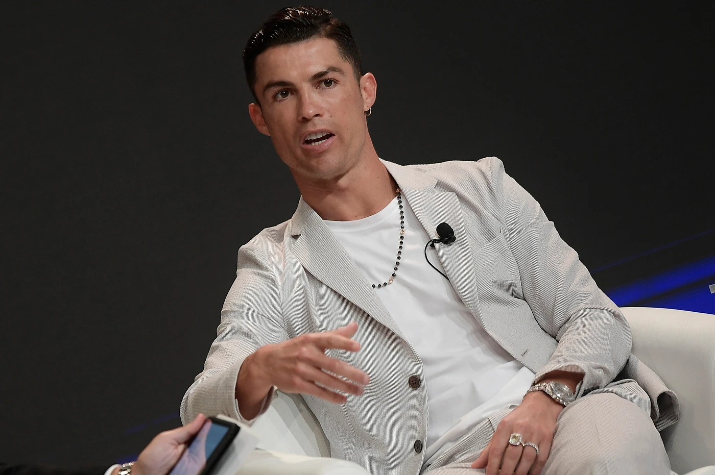 Cristiano Ronaldo oltre il calcio: "Voglio andare a Hollywood". I precedenti dei colleghi diventati attori