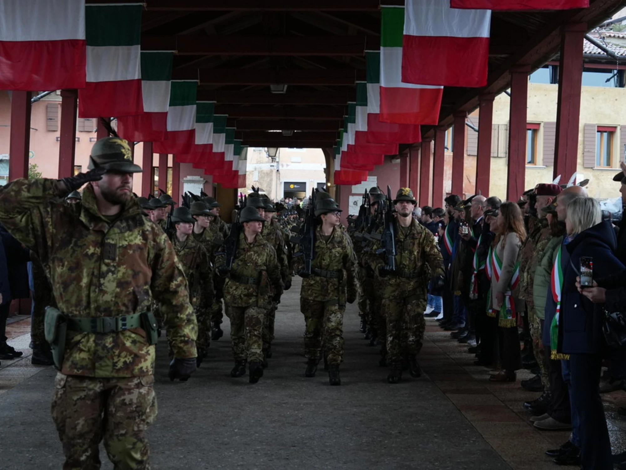 "Stupratori e assassini": quanto fango sui militari