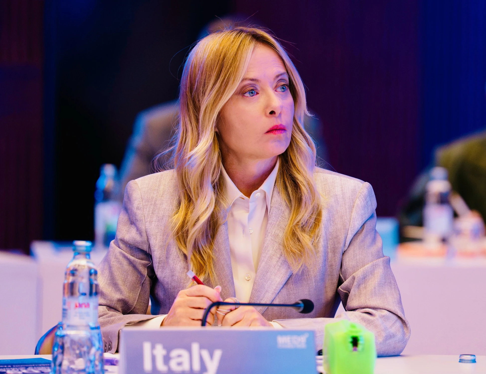 Carburanti, Meloni rassicura: "Pronti a intervenire". E all'Ue chiede più flessibilità