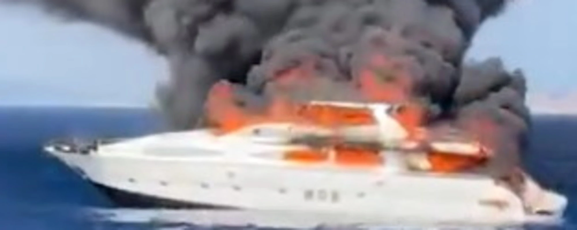 Lo yacht prende fuoco, le immagini dell'incendio&nbsp;<span style="color: rgb(153, 0, 0);">Video</span>