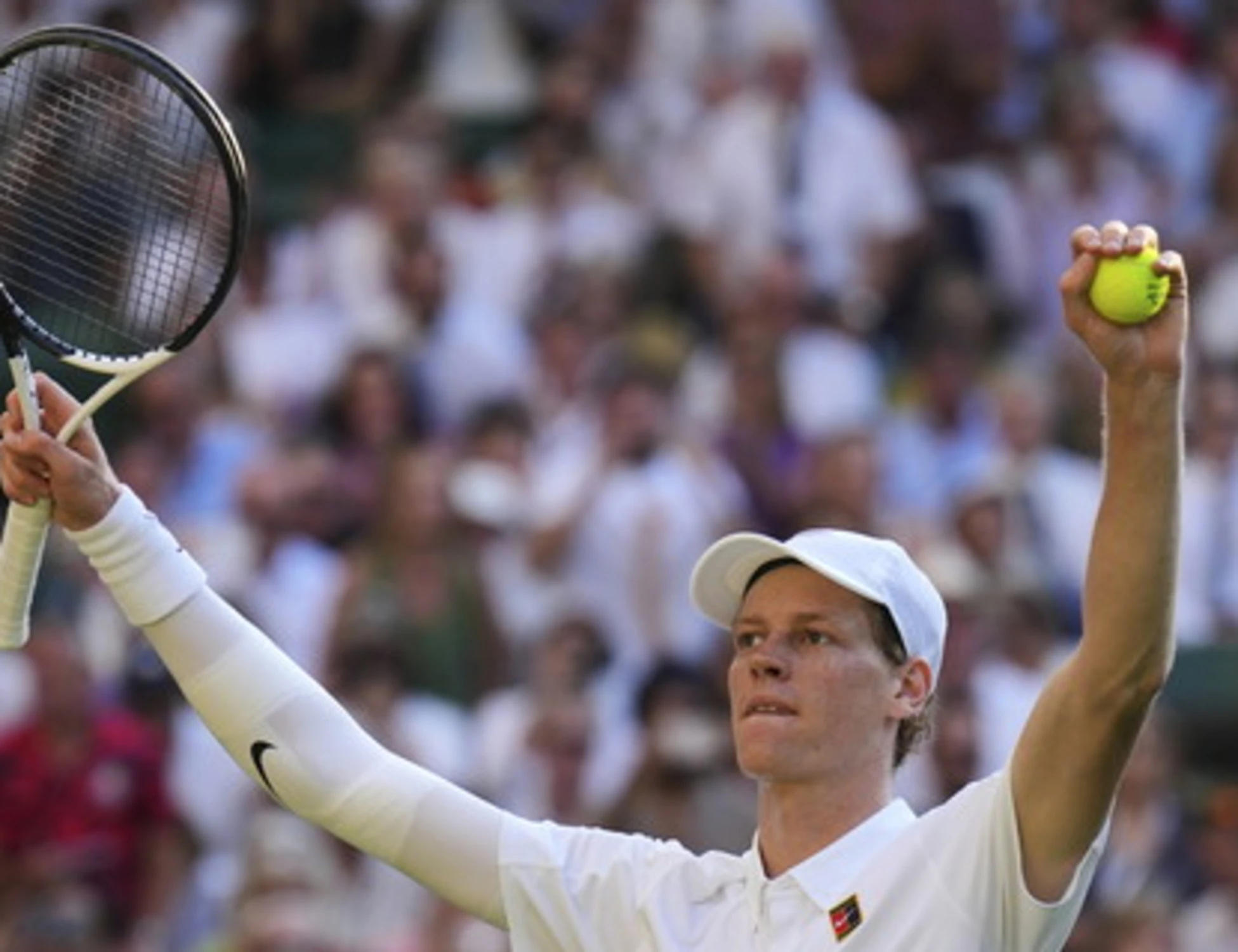 Sinner il patriota: con la bellezza del suo tennis tiene sveglia l'Italia