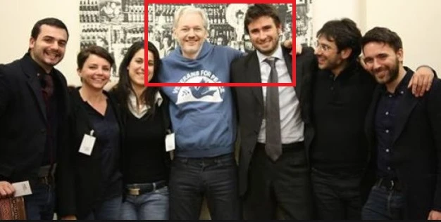 Alessandro Di Battista, l'ultima vergogna: toh che caso, si è scordato di Julian Assange