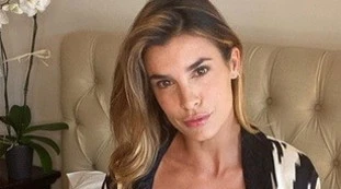 Elisabetta Canalis, vedo-non-vedo: gli slip pazzeschi della showgirl, si vede quasi tutto