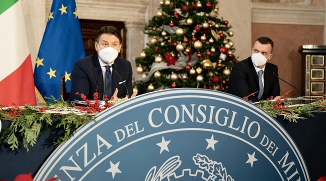 Giuseppe Conte, "addirittura loro". Chi hanno avvistato a Palazzo Chigi: a chi chiederà i voti, scenario sconcertante