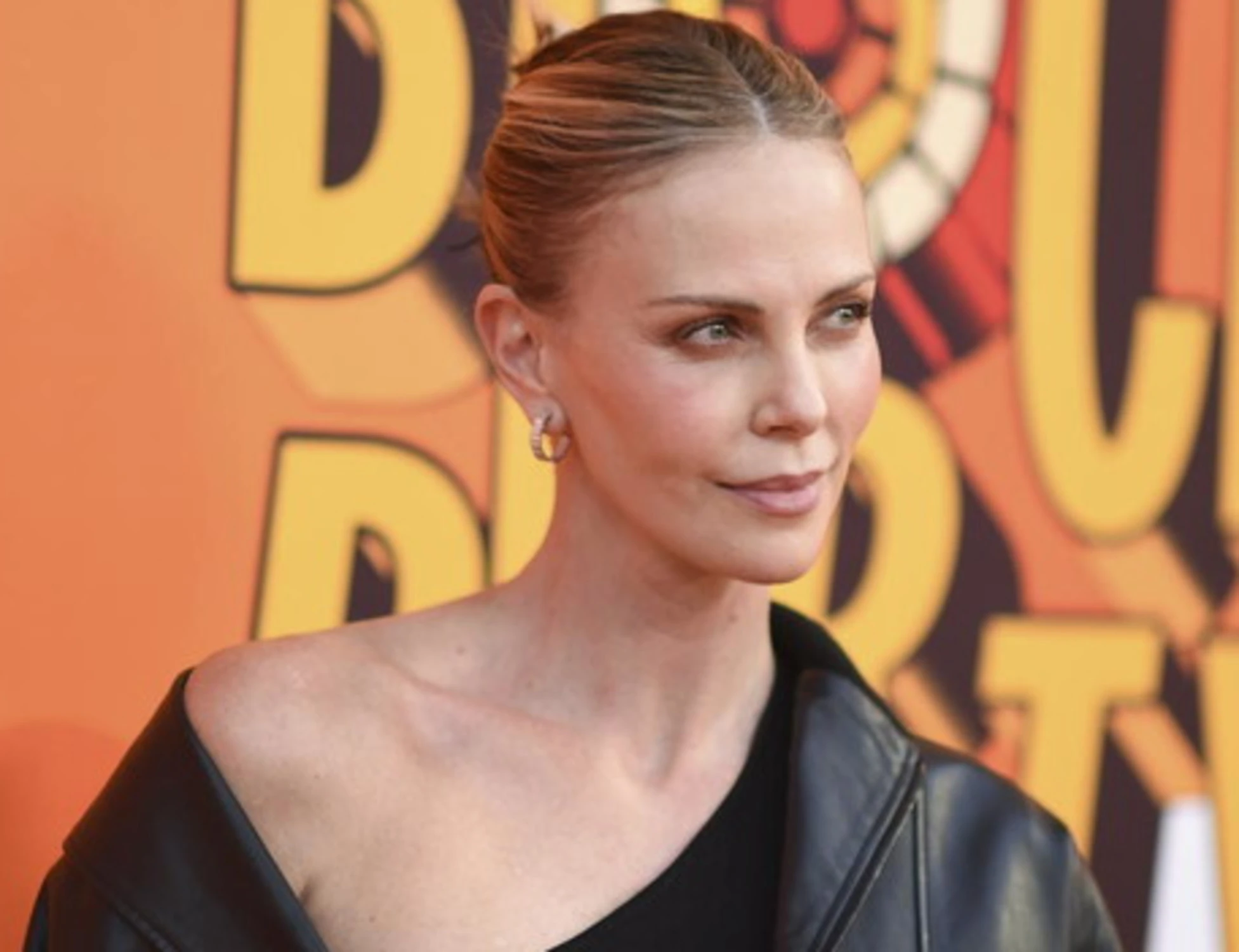 Bezos, Charlize Theron picchia duro: "Fanno schifo"