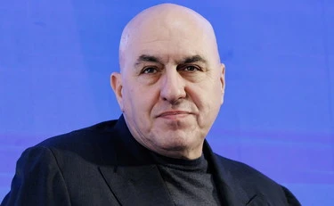 Iran, Guido Crosetto bloccato a Dubai: sospesi i voli