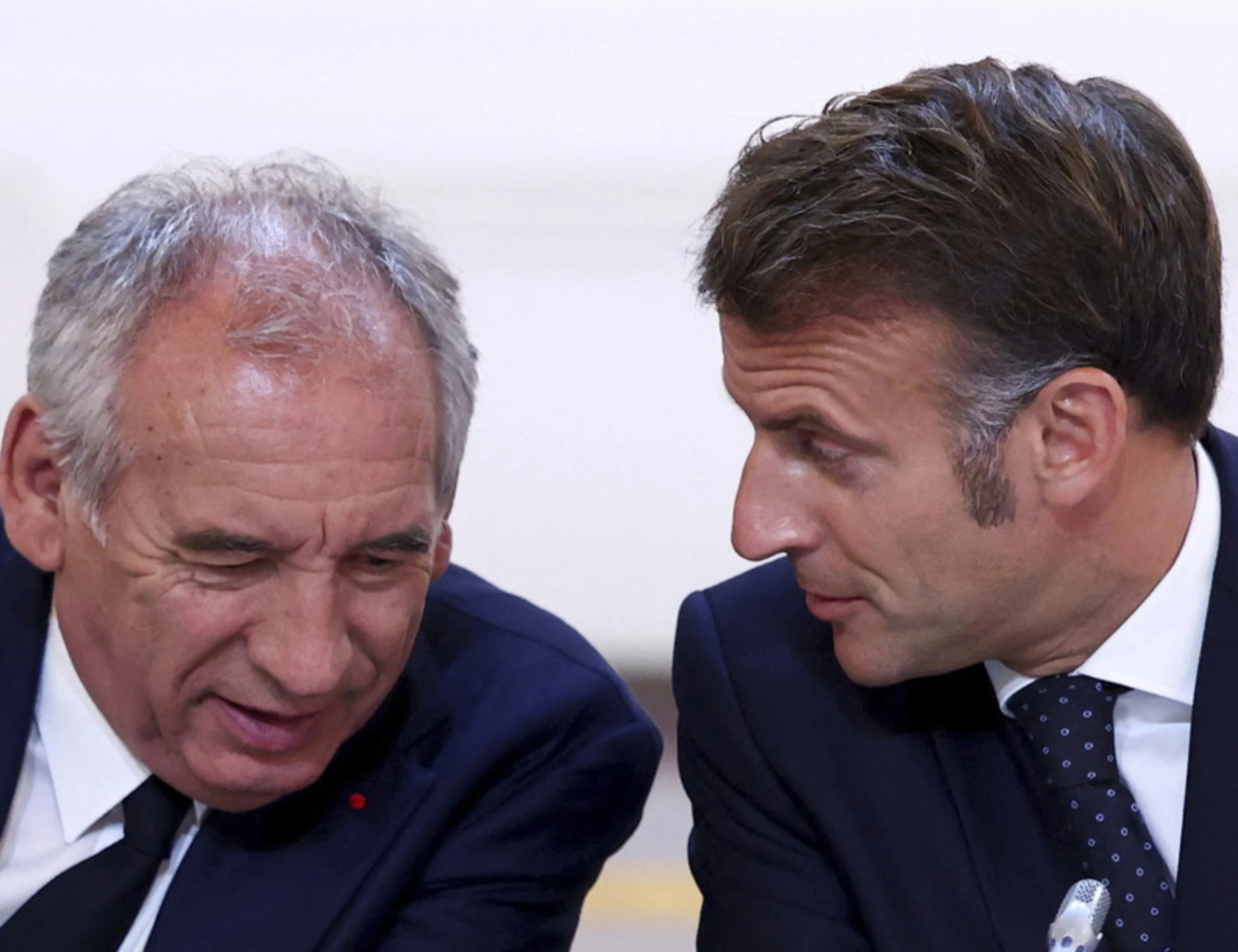 Macron attacca l'Italia e fa volare: Le Pen: il sondaggio-choc