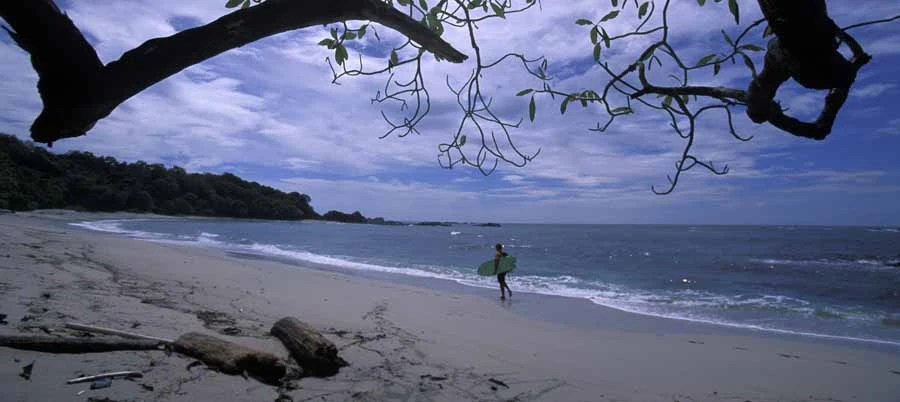 "Ciao Italia, vado in Costa Rica"Tasse al 10%, pace, prezzi bassiLa nuova vita di un tassista