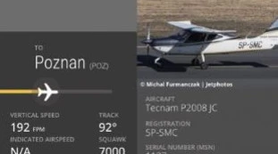 L&apos;aereo monoposto decolla da Poznan: la scritta in cielo per umiliare Putin, il pilota rischia la vita