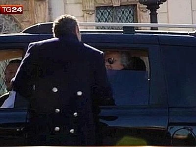 Colle, Grillo da Napolitano: ''A noi incarico, niente fiducia a Grasso''