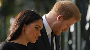 Re Carlo, clamoroso schiaffo di Harry: "La mia cara moglie, Meghan Markle..."