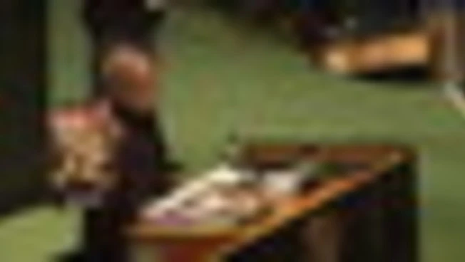 Onu, Pezeshkian mostra foto bambini iraniani uccisi dalle bombe Usa