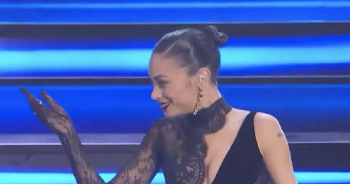 Elodie, impazzisce l'Ariston: Amadeus coperto dalle urla