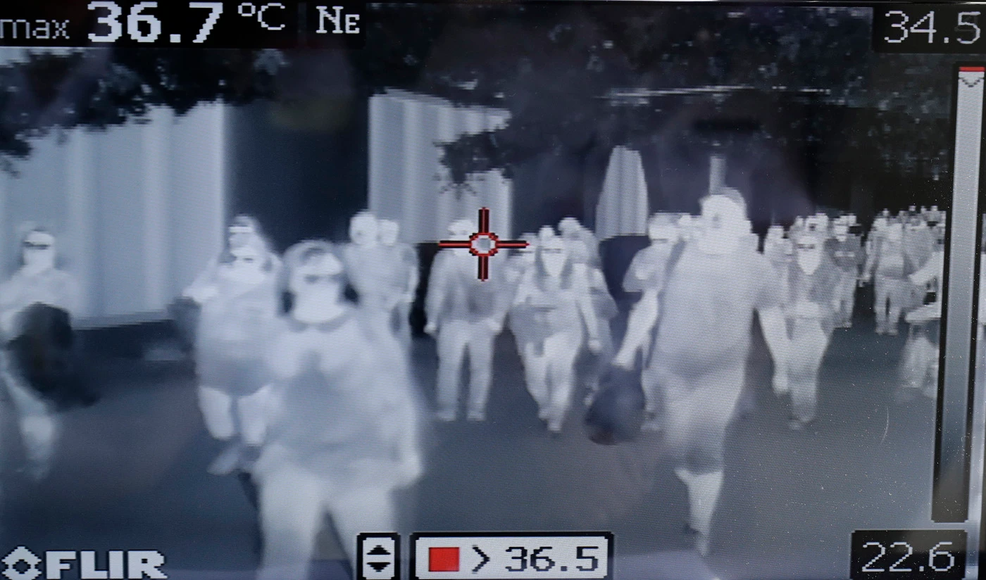 Coronavirus, a Wuhan il laboratorio anti-ebola. La teoria dei complottisti: "Mercato e serpenti non c'entrano"