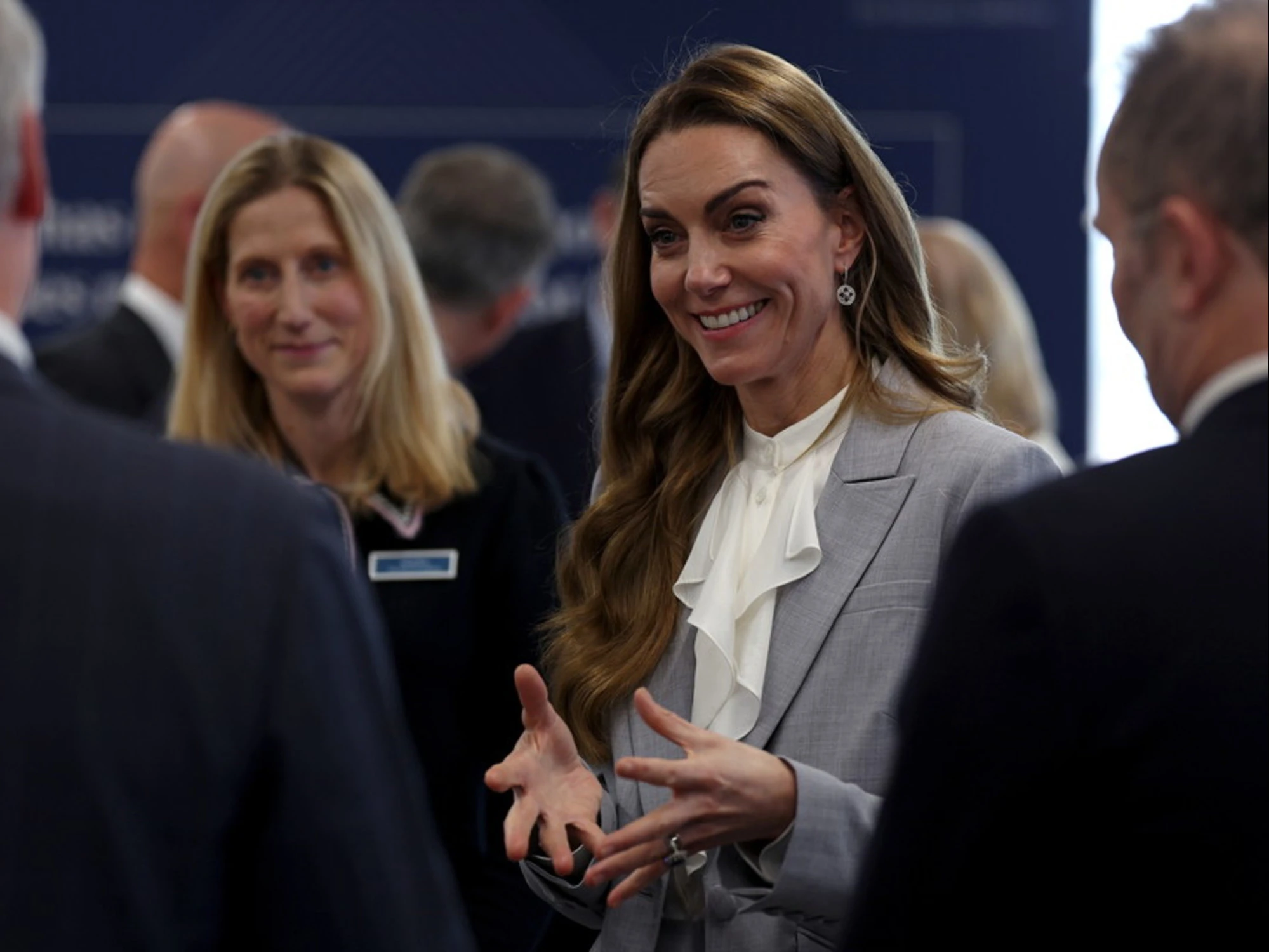 Bufera a palazzo William vuole il trono, Camilla in lascime e Kate...