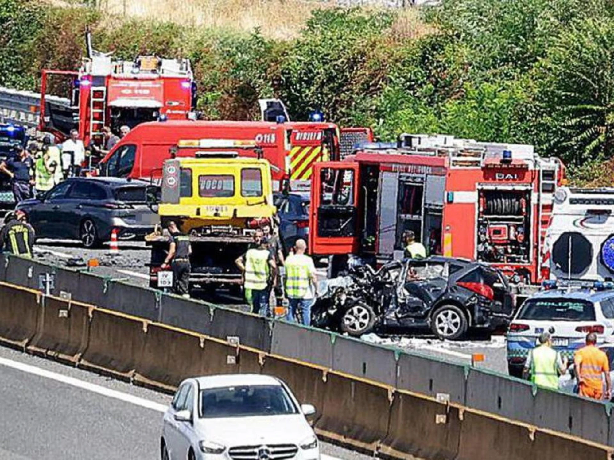 A4, i sette km contromano: la strage (e la donna viva per miracolo)