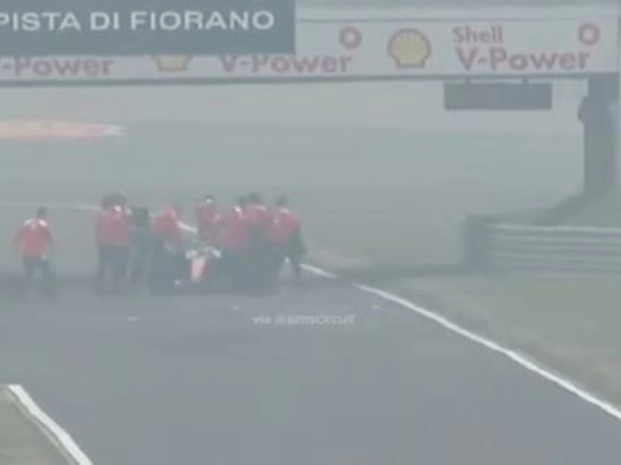 Ferrari, la nuova SF-26 si ferma subito: mistero e sfottò. Ecco il video