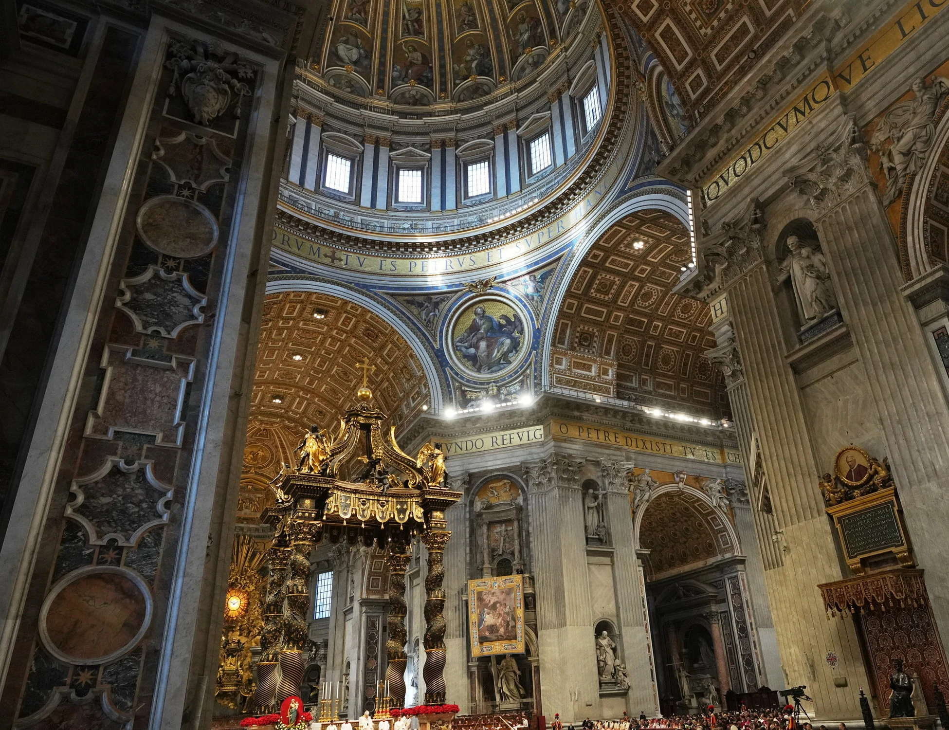Basilica di San Pietro, l'assalto dell'immigrato: l'ultima profanazione