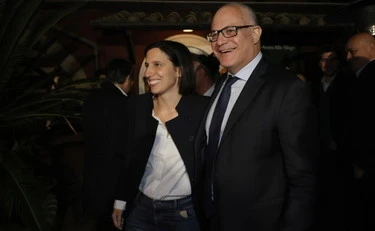 Pd, a cena con Elly Schlein per salvare la sezione di Ponte Milvio