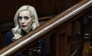 L'amore di Marta, Giorgetti e il Trota. Parlamentari runner