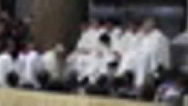 Papa Leone XIV celebra per la prima volta rito lavanda dei piedi